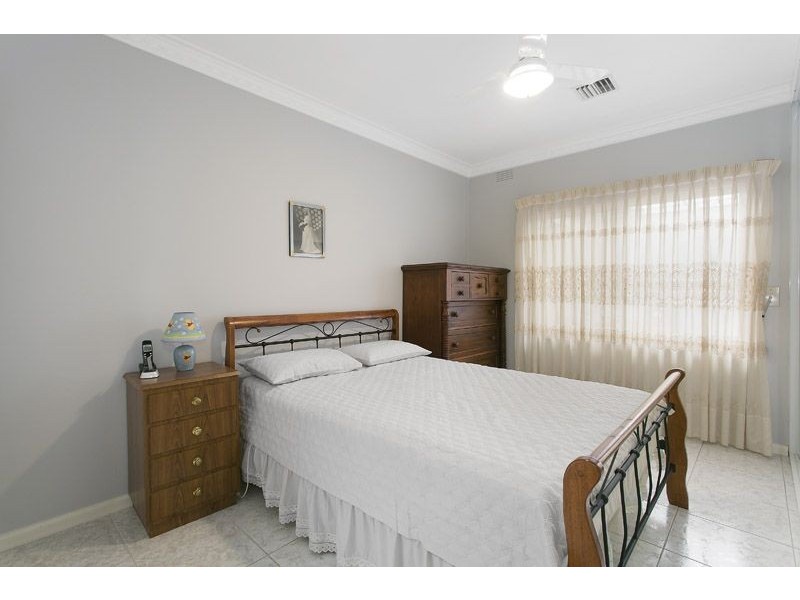 24 Anselm Grove, Glenroy VIC 3046