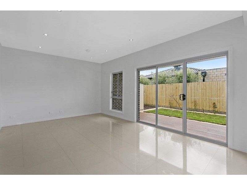 2/28 View Street, Glenroy VIC 3046