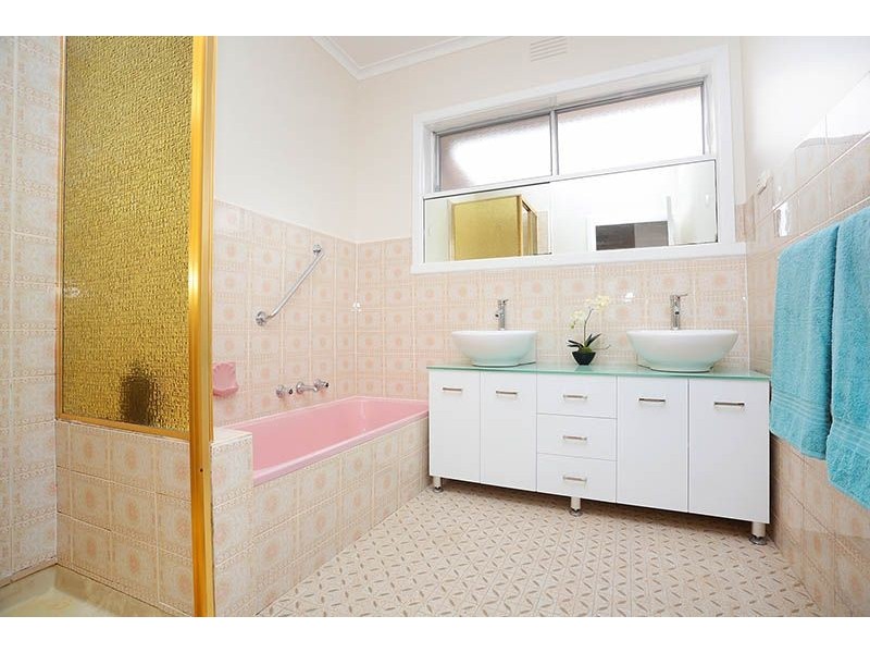 102 Outlook Drive, Glenroy VIC 3046