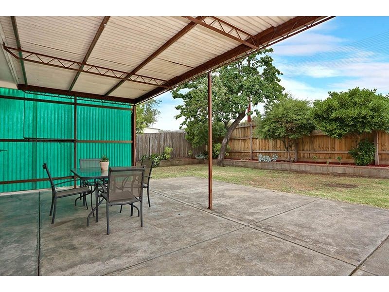 102 Outlook Drive, Glenroy VIC 3046