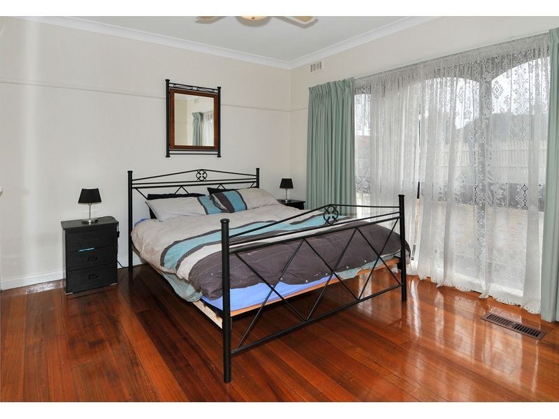 61 Snell Grove, Oak Park VIC 3046