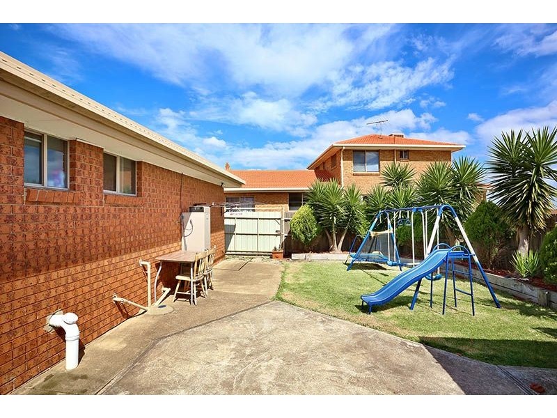 1/17 Gunbower Crescent, Meadow Heights VIC 3048
