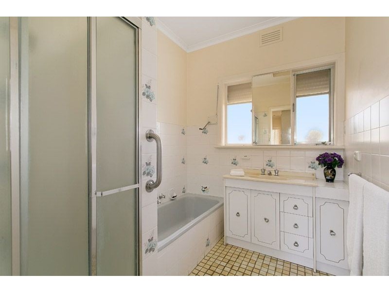 24 Halsbury Street, Hadfield VIC 3046