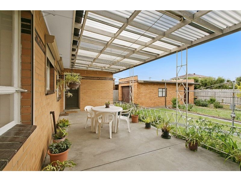 24 Halsbury Street, Hadfield VIC 3046