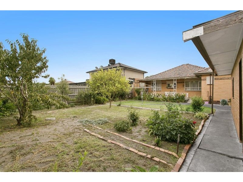 24 Halsbury Street, Hadfield VIC 3046