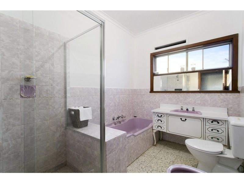 102 Melbourne Avenue, Glenroy VIC 3046