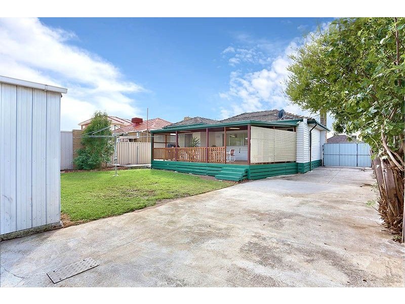 23 Leonard Avenue, Glenroy VIC 3046