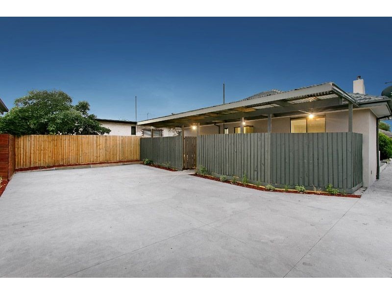 17 Glenroy Road, Glenroy VIC 3046