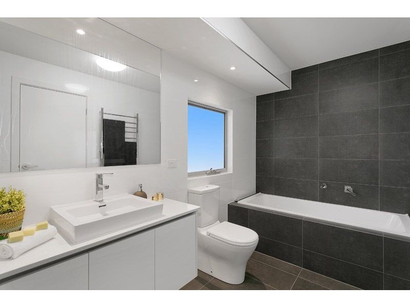 2/6 Newton Street, Glenroy VIC 3046