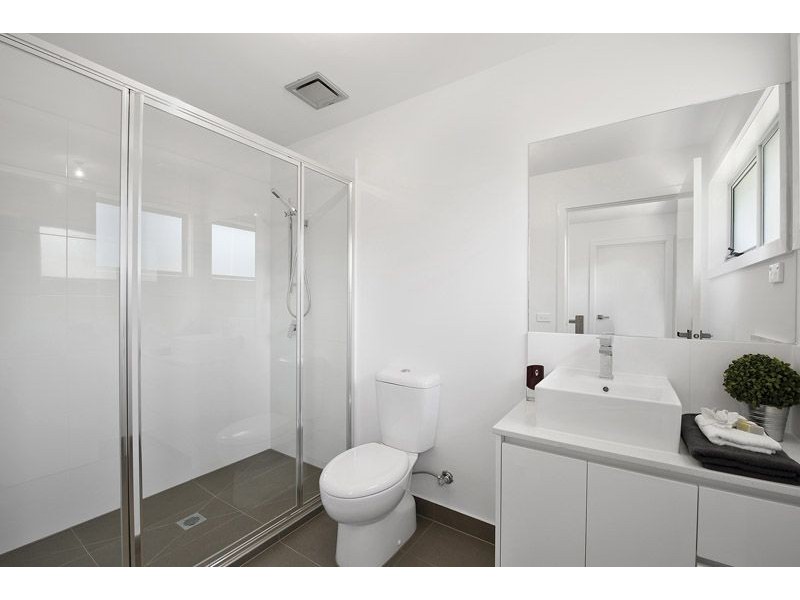 2 & 4/11 Rhodes Parade, Pascoe Vale VIC 3044