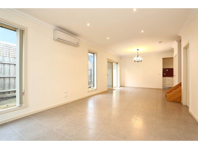 2a Strachan Street, Oak Park VIC 3046
