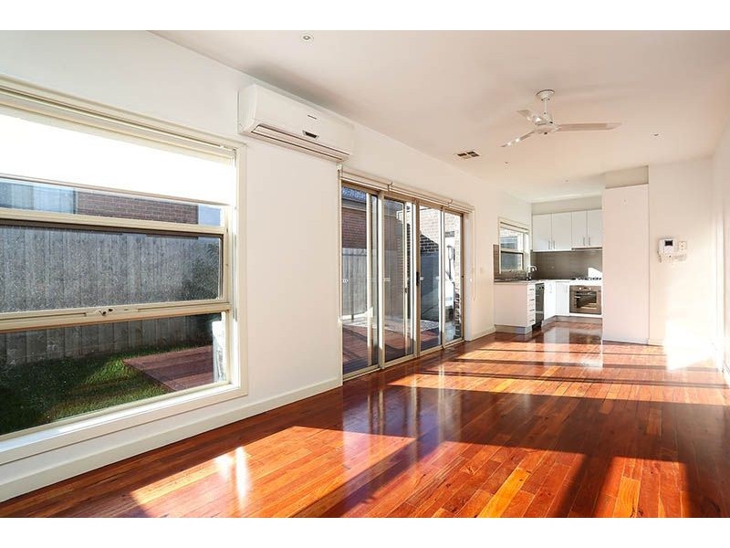 2/16 Leonard Avenue, Glenroy VIC 3046