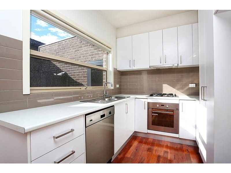 2/16 Leonard Avenue, Glenroy VIC 3046