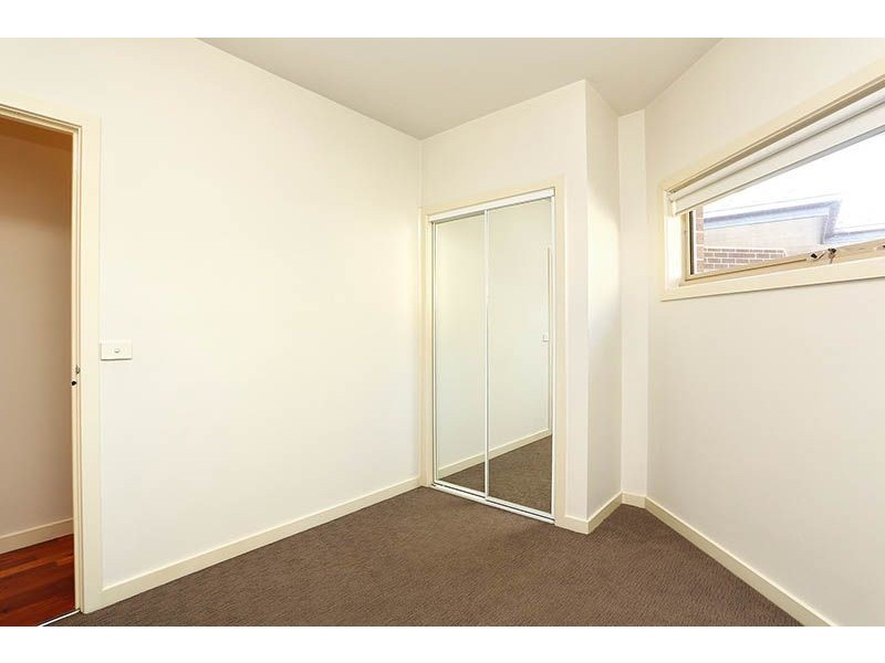 2/16 Leonard Avenue, Glenroy VIC 3046