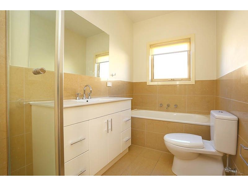 2/16 Leonard Avenue, Glenroy VIC 3046