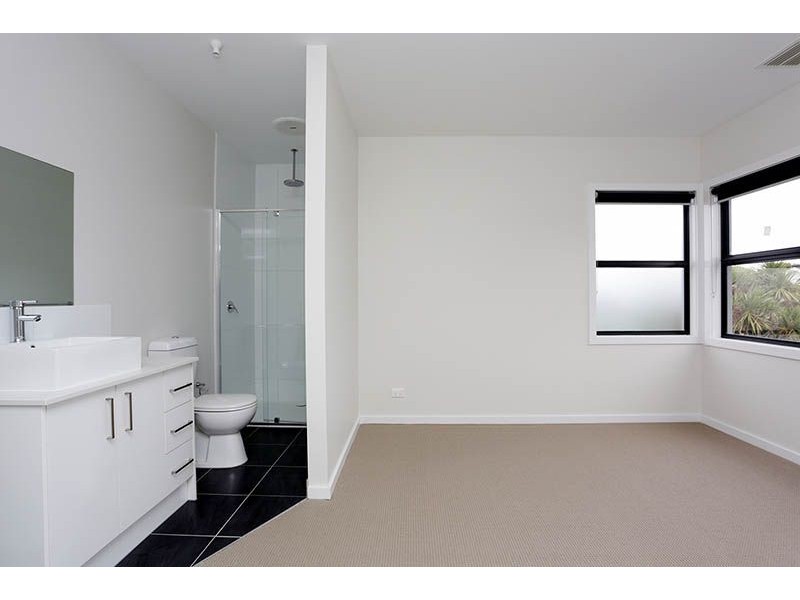 2/12 Joffre Road, Pascoe Vale VIC 3044