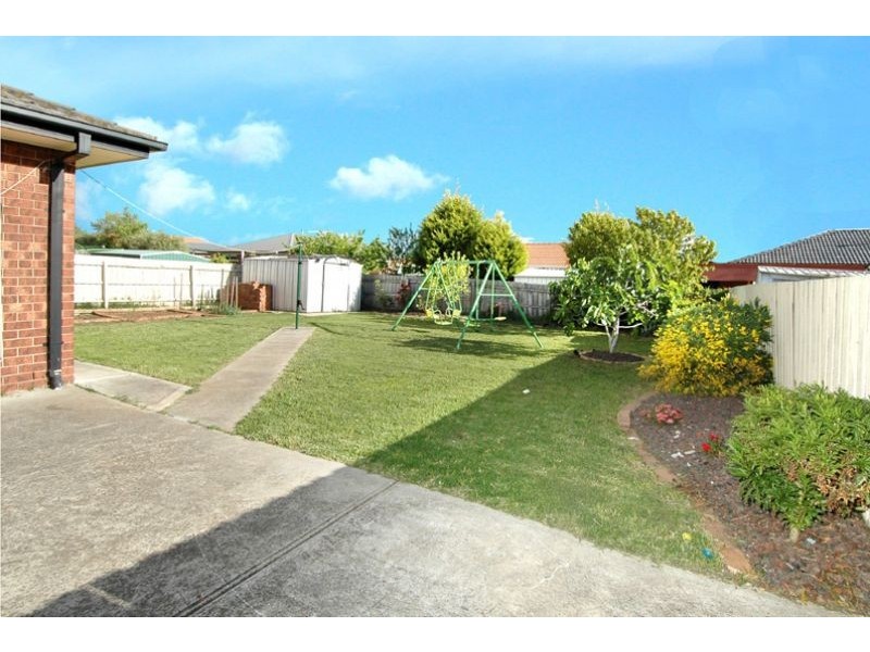 9B Rokewood Crescent, Meadow Heights VIC 3048