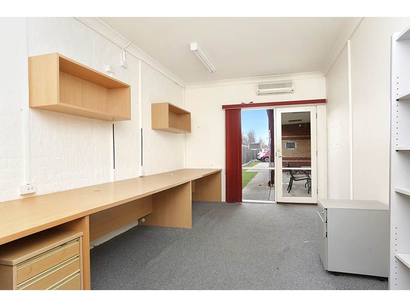 6 – 8 Papworth Place, Meadow Heights VIC 3048