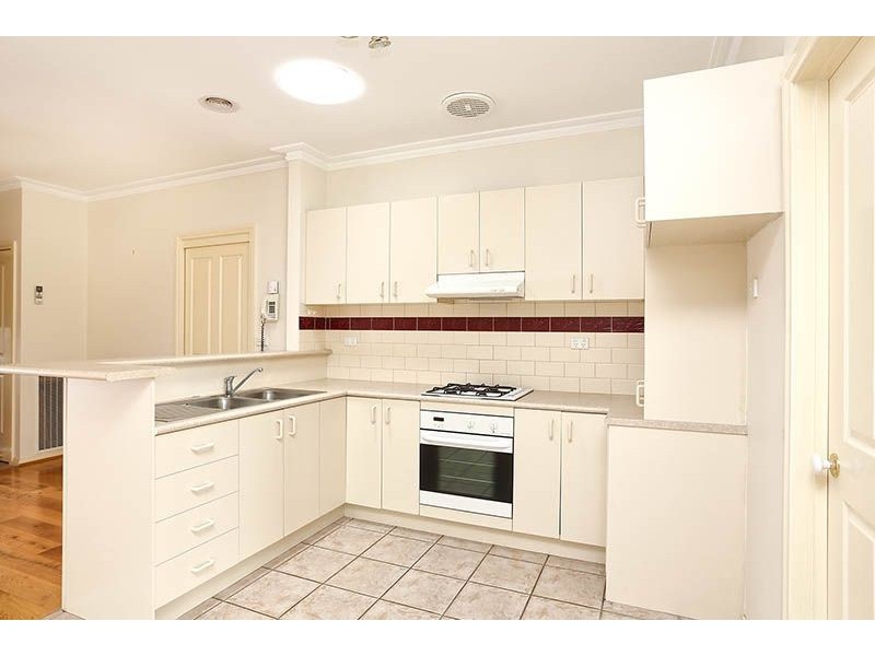 2/10 Gladstone Parade, Glenroy VIC 3046