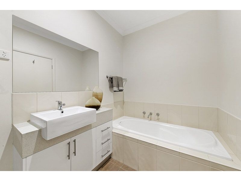 3/27 Finchley Avenue, Glenroy VIC 3046