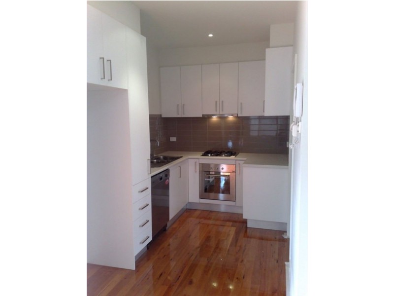 1/16 LEONARD AVENUE, Glenroy VIC 3046