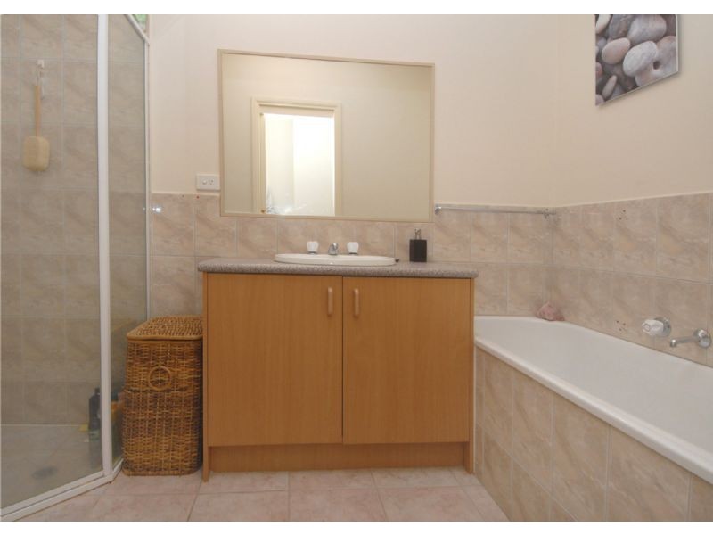 2 Muntz Avenue, Glenroy VIC 3046