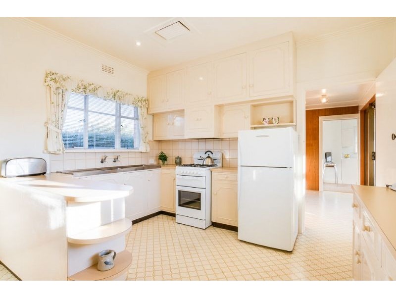 63 Chapman Avenue, Glenroy VIC 3046