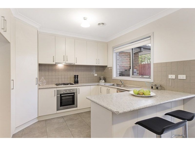 2/33 Gladstone Parade, Glenroy VIC 3046