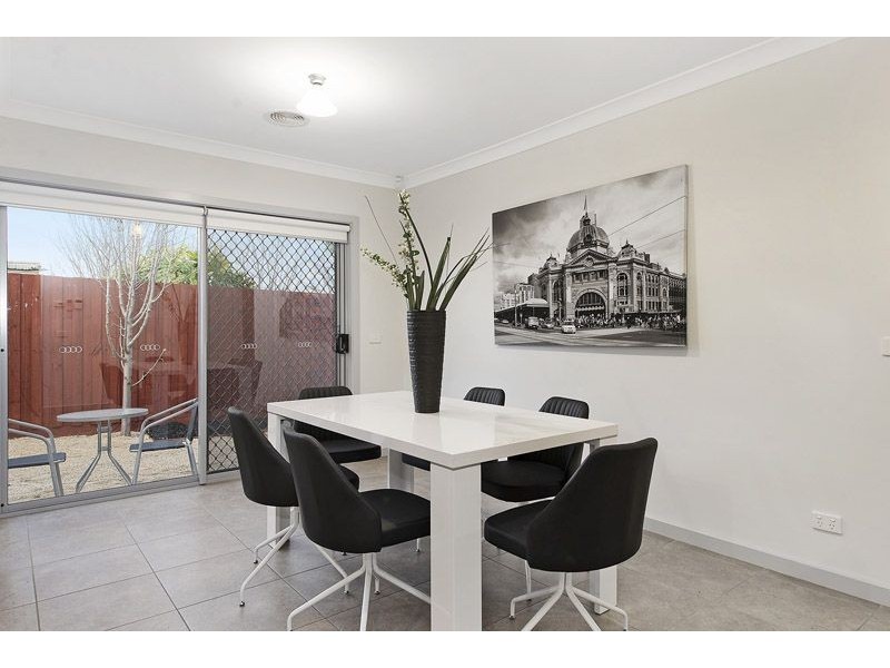 2/33 Gladstone Parade, Glenroy VIC 3046