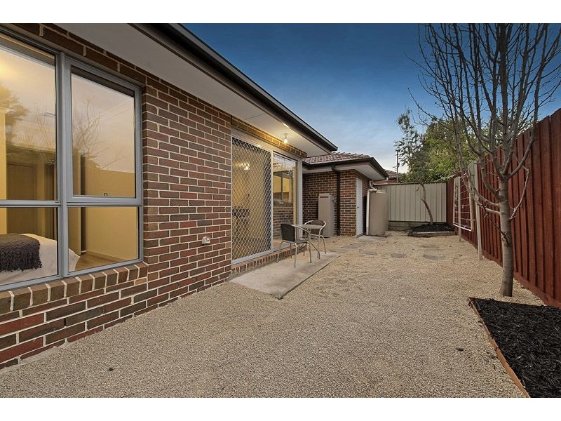 2/33 Gladstone Parade, Glenroy VIC 3046