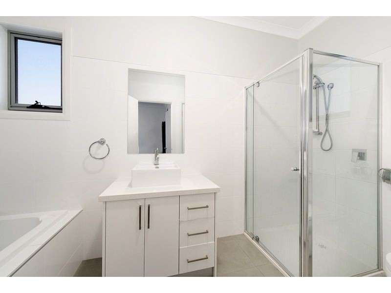 2/112 Cardinal Road, Glenroy VIC 3046