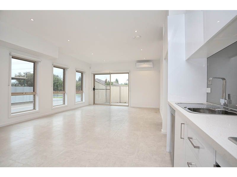 6 Jessie Hunter Street, Hadfield VIC 3046