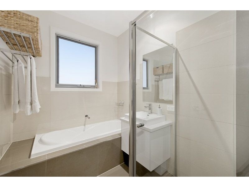 2/15 Everard Street, Glenroy VIC 3046