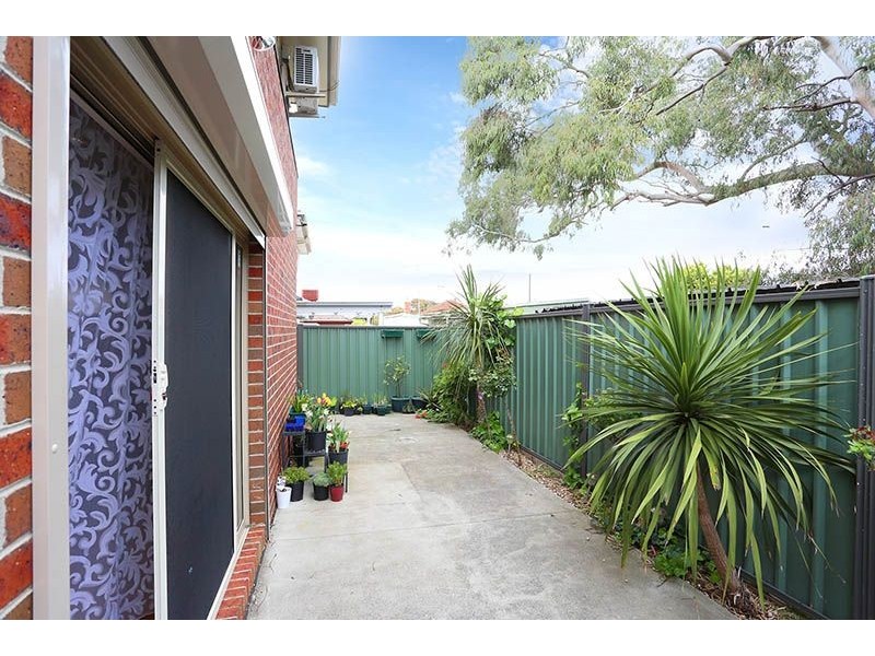 B/73 Station Road, Glenroy VIC 3046