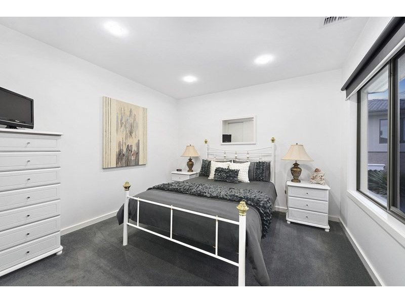 2/57 Outlook Drive, Glenroy VIC 3046