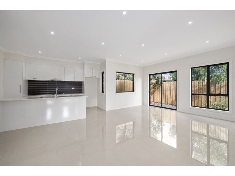 4/5 Sunset Boulevard, Jacana VIC 3047