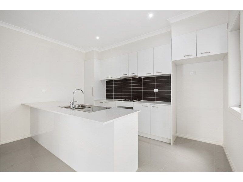 4/5 Sunset Boulevard, Jacana VIC 3047