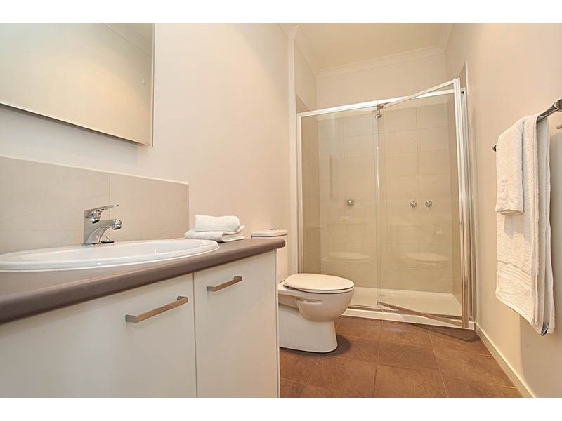 2/82 Glen Street, Glenroy VIC 3046