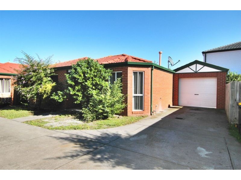 2/67 Rhodes Parade, Oak Park VIC 3046