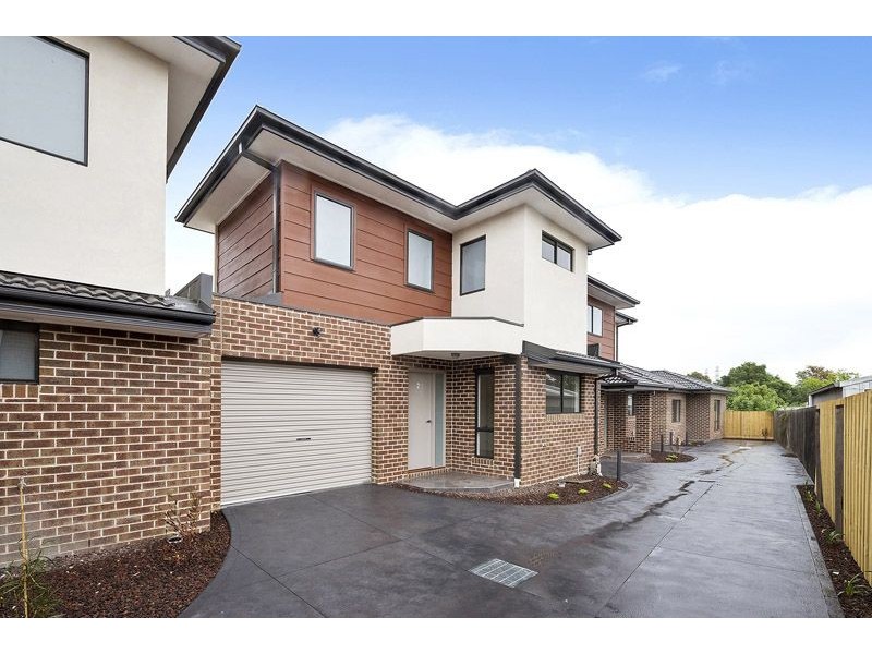 2 OR 3/5 Sunset Boulevard, Jacana VIC 3047