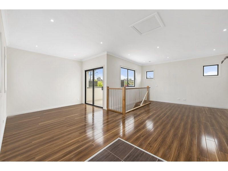 2 OR 3/5 Sunset Boulevard, Jacana VIC 3047