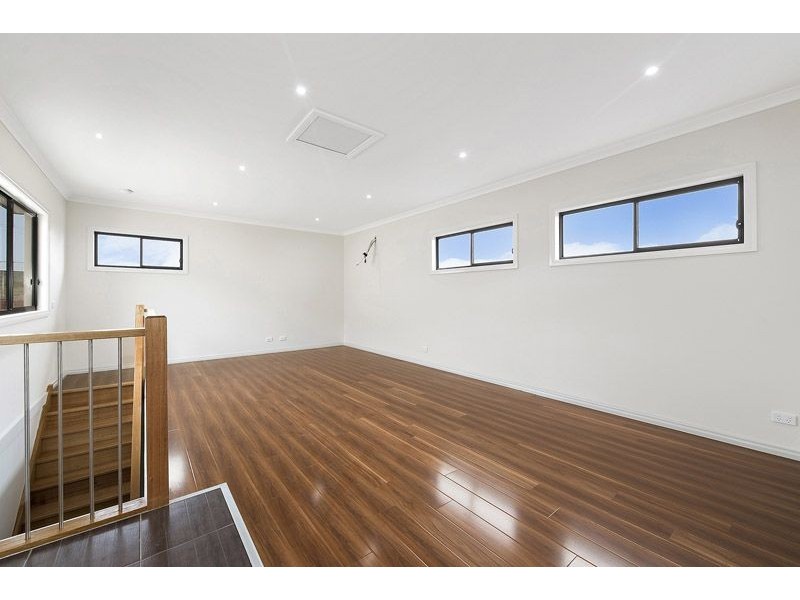 2 OR 3/5 Sunset Boulevard, Jacana VIC 3047