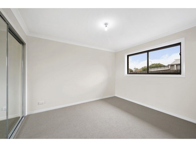 2 OR 3/5 Sunset Boulevard, Jacana VIC 3047