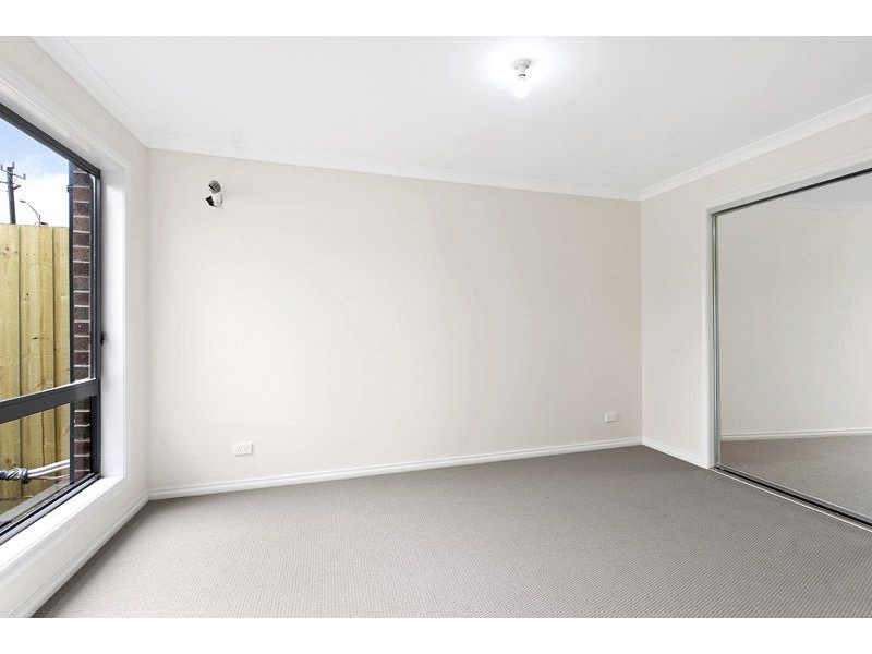 2 OR 3/5 Sunset Boulevard, Jacana VIC 3047
