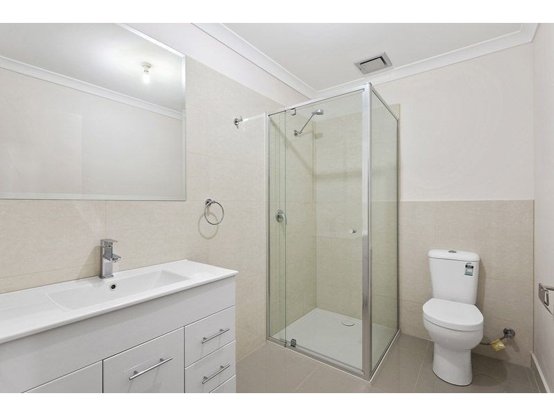 2 OR 3/5 Sunset Boulevard, Jacana VIC 3047