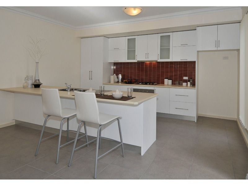 2B Strachan Street, Oak Park VIC 3046