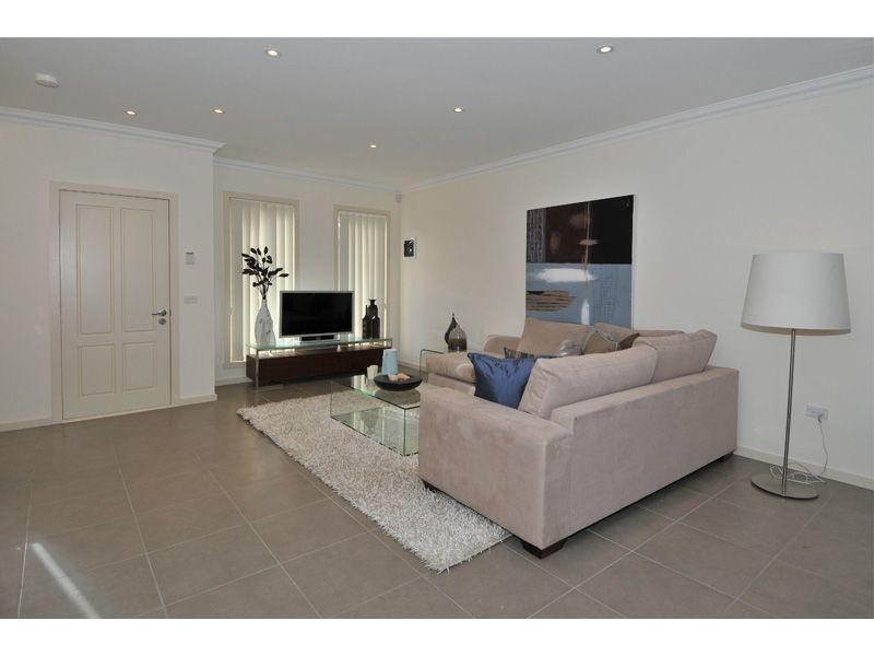 2B Strachan Street, Oak Park VIC 3046