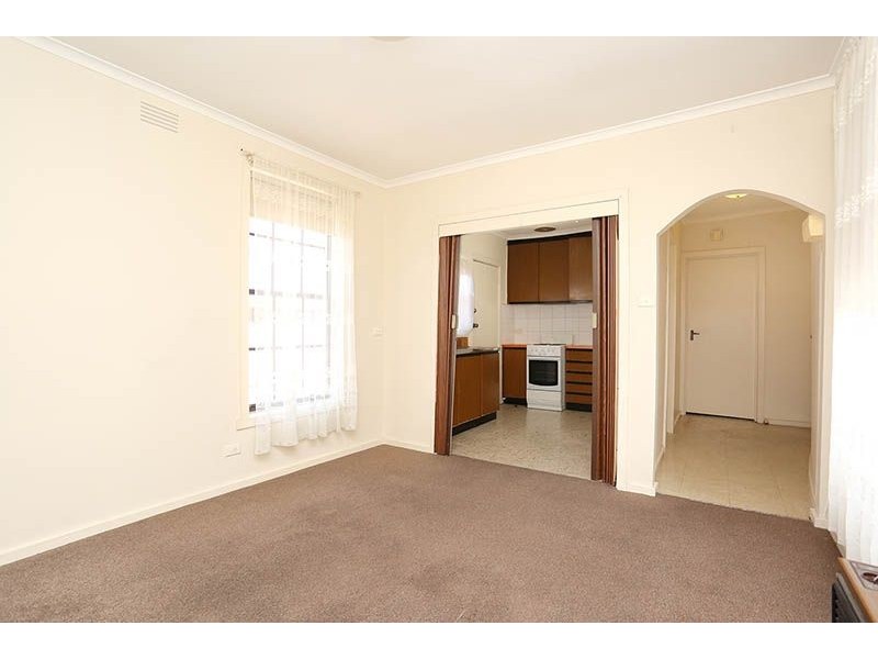 4/18 Wheatsheaf Road, Glenroy VIC 3046