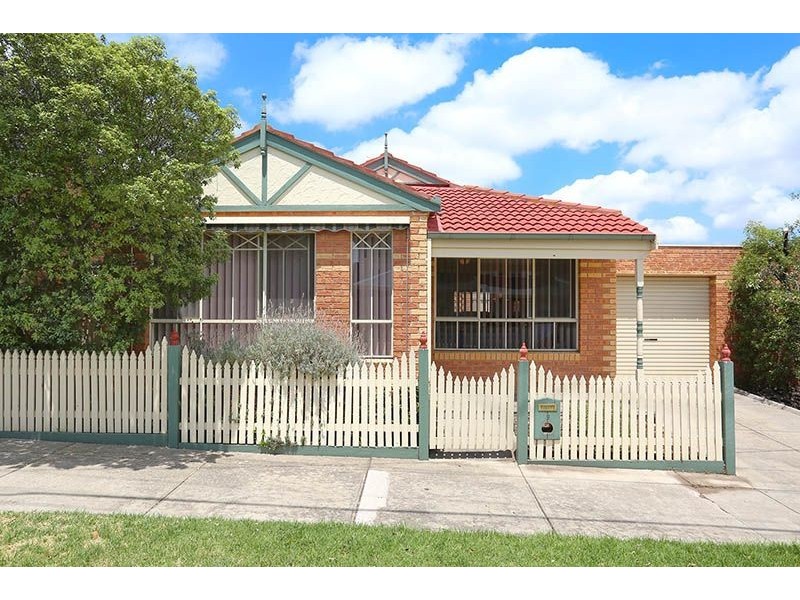 9 Muntz Avenue, Glenroy VIC 3046