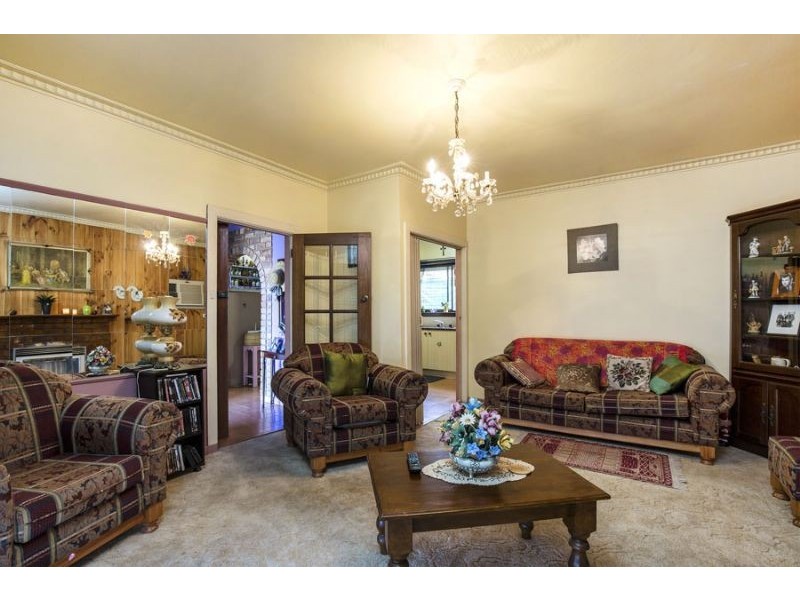 18 Barina Road, Oak Park VIC 3046